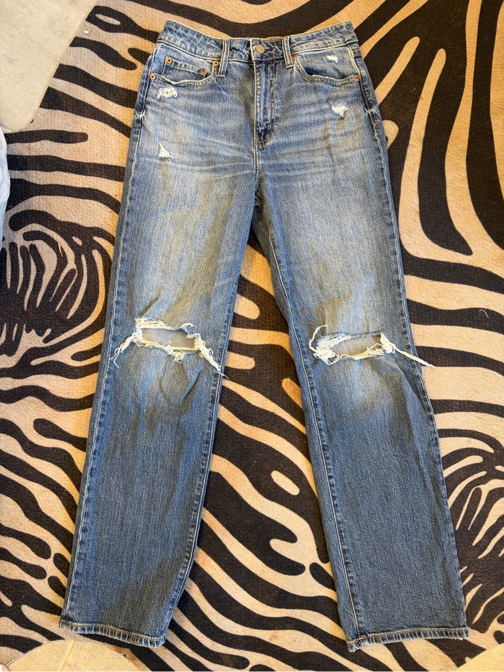 Women’s Mid-Blue Distressed Straight-Leg Jeans